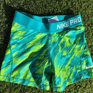 Nike dri-fit women’s Green and Blue Shorts Sz medium